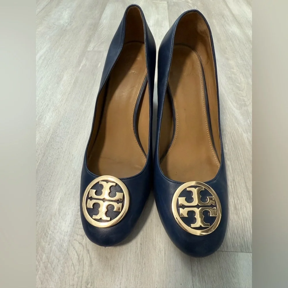 Tory Burch Chelsea pumps in Tory Navy Napa Leather Sz 9.5